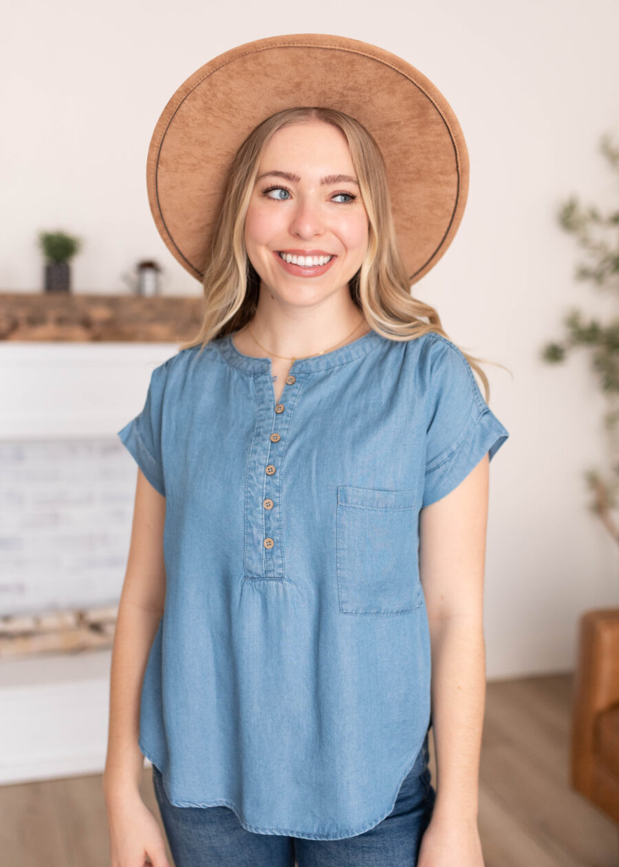 BrynleeBlueChambrayTop_DSC4655.jpg Brynlee Blue Chambray Top