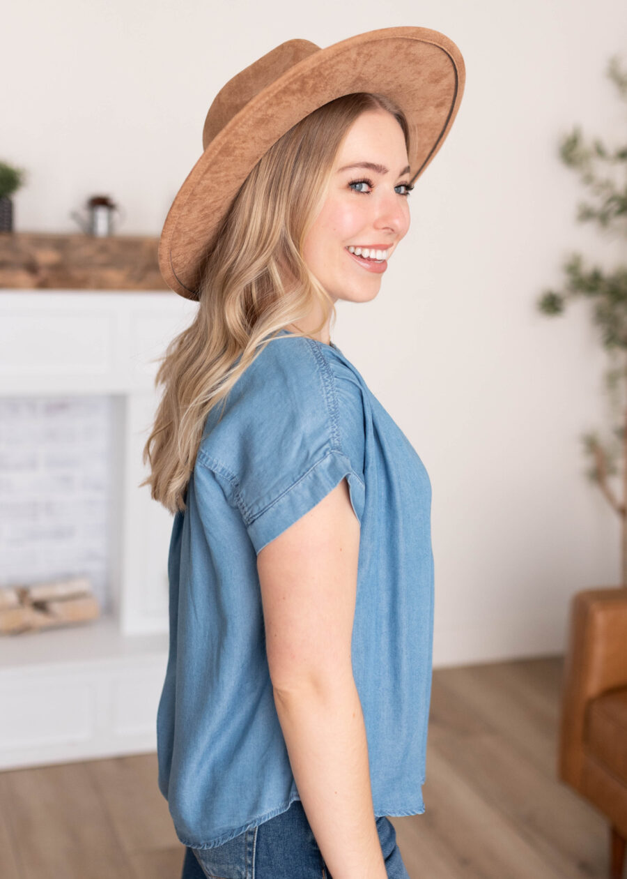BrynleeBlueChambrayTop_DSC4660.jpg Brynlee Blue Chambray Top