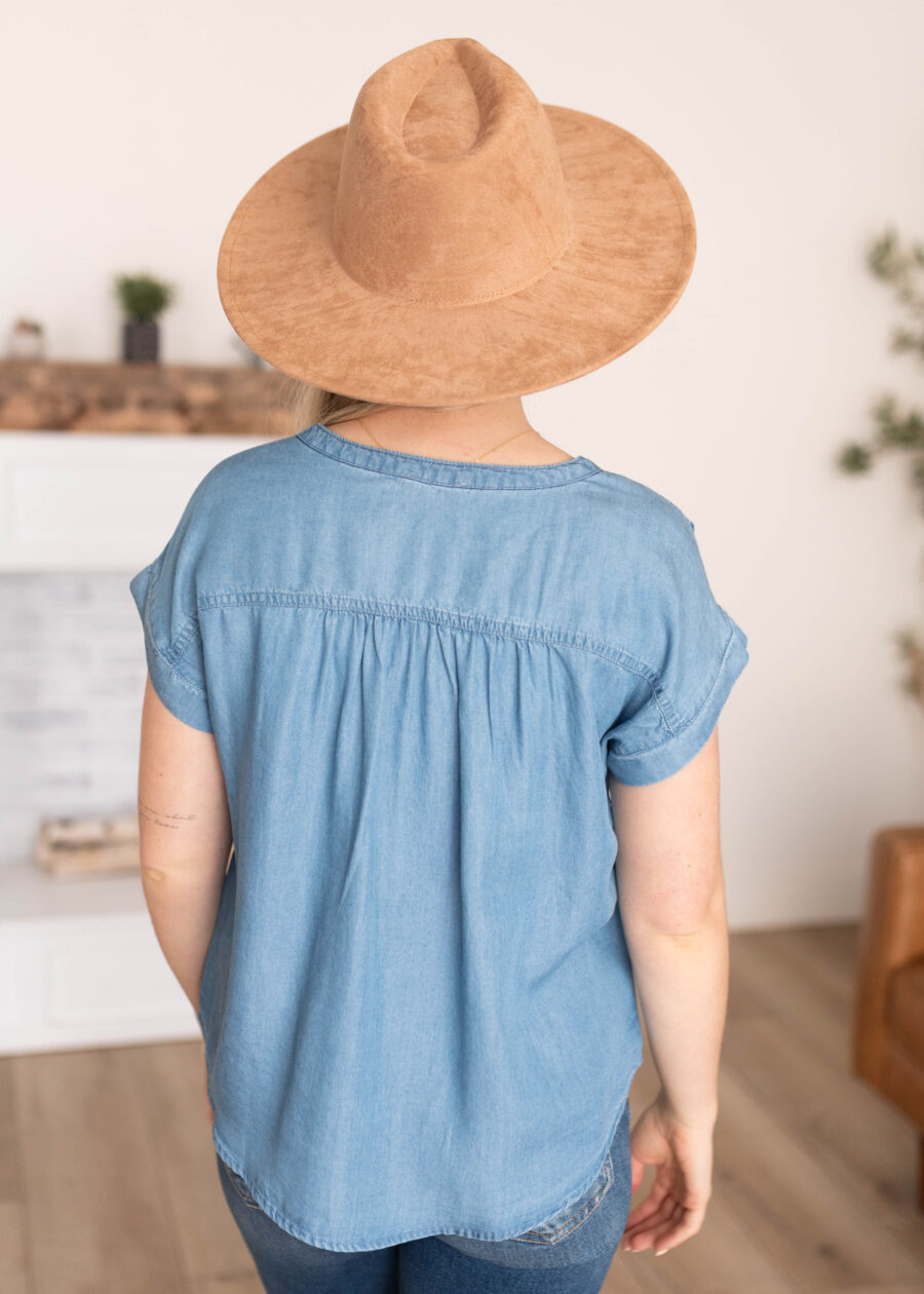 BrynleeBlueChambrayTop_DSC4664.jpg Brynlee Blue Chambray Top