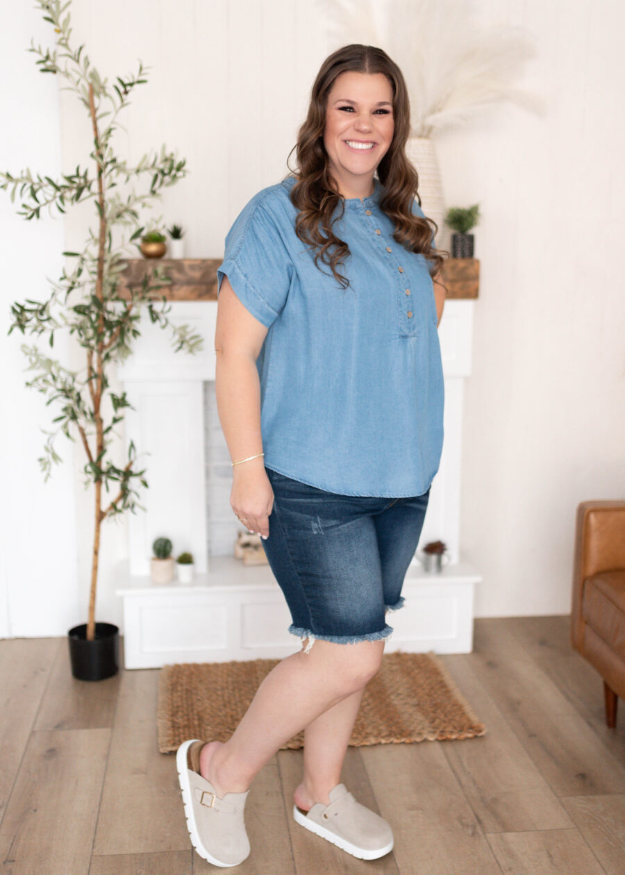 BrynleeBlueChambrayTop_DSC5285.jpg Brynlee Blue Chambray Top