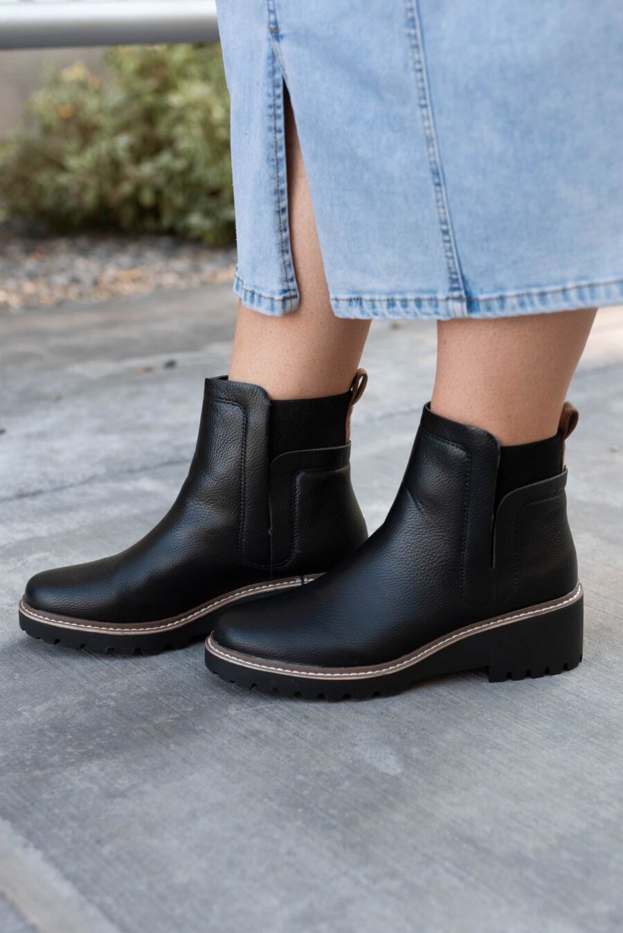 MyaBlackAnkleBoots_DSC5429.jpg Mya Black Ankle Boots