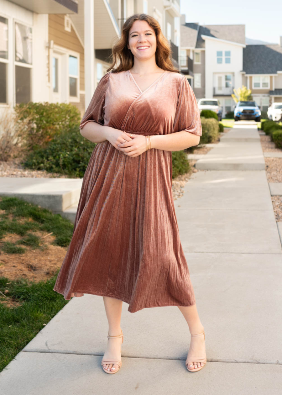 ReannahDustyRoseVelvetDress13.png Reannah Dusty Rose Velvet Dress