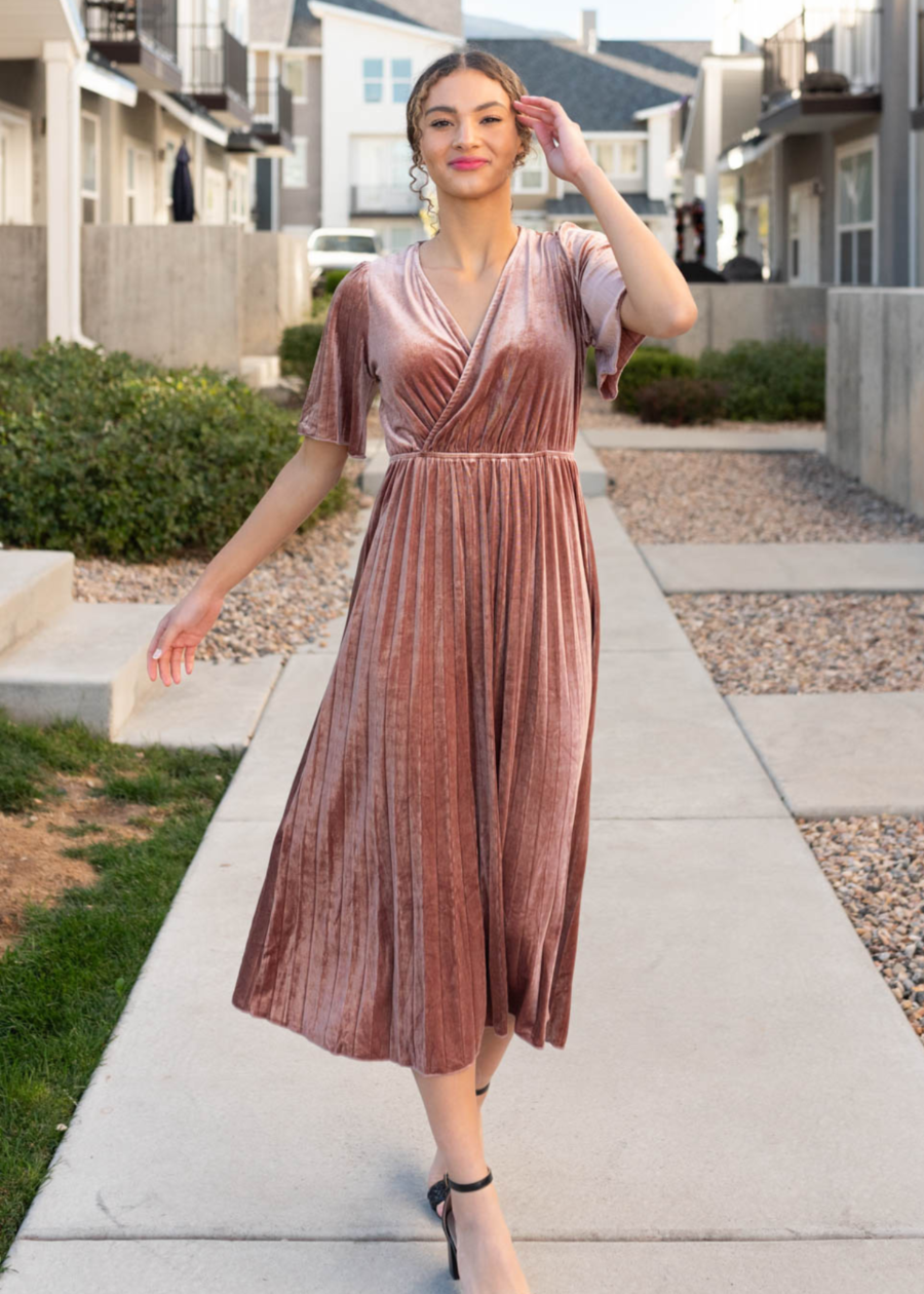 ReannahDustyRoseVelvetDress6.png Reannah Dusty Rose Velvet Dress