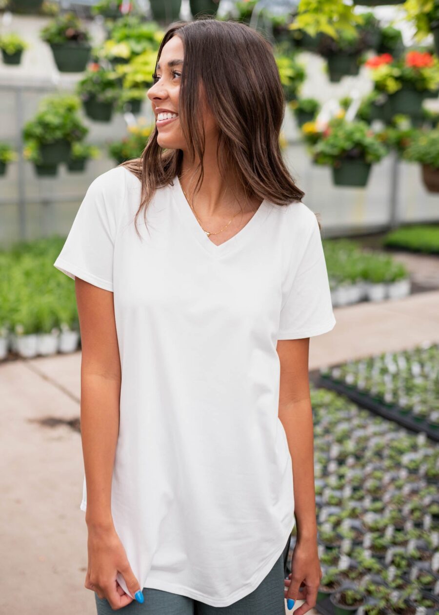 TheClassicWhiteV-NeckTop_DSC7087.jpg The Classic White V-Neck Top